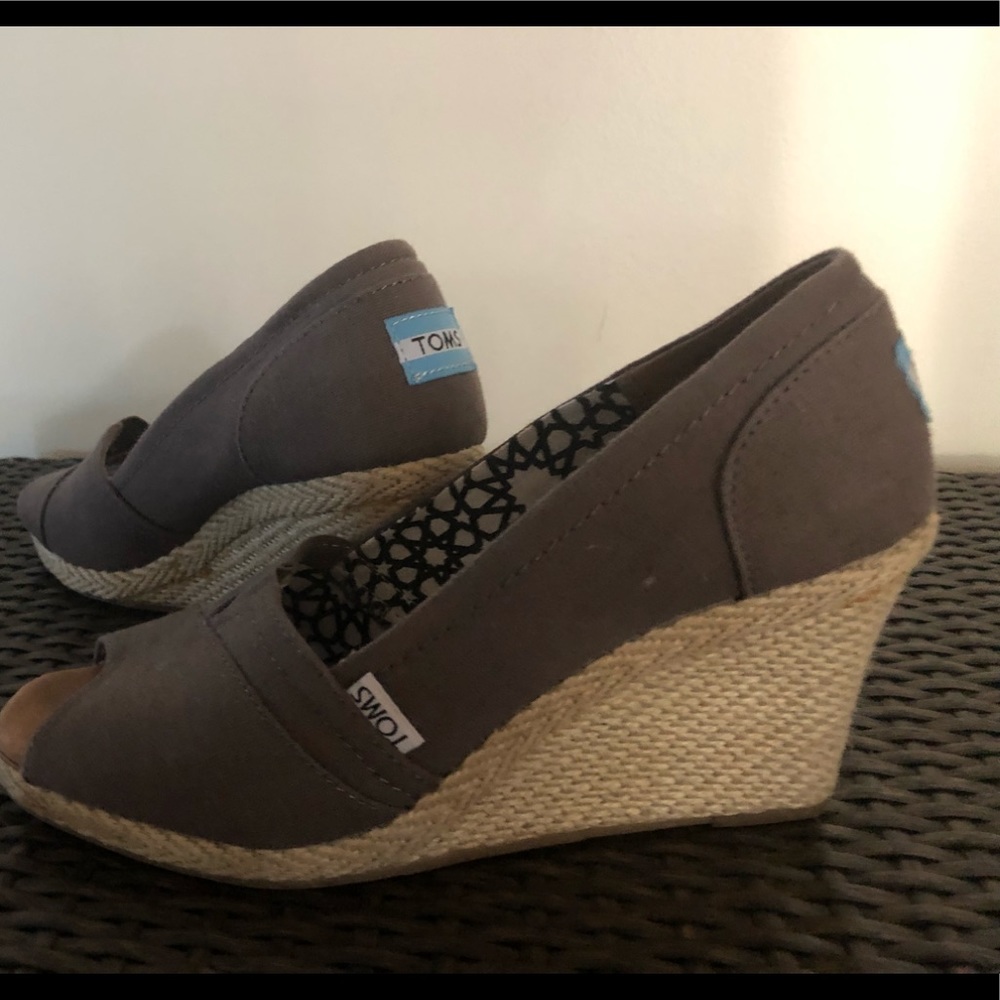 Tom’s wedge Shoe